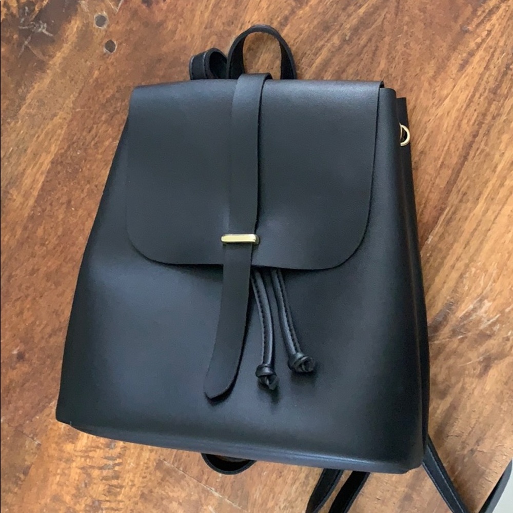 📌NWOT Minimalist Simple Backpack